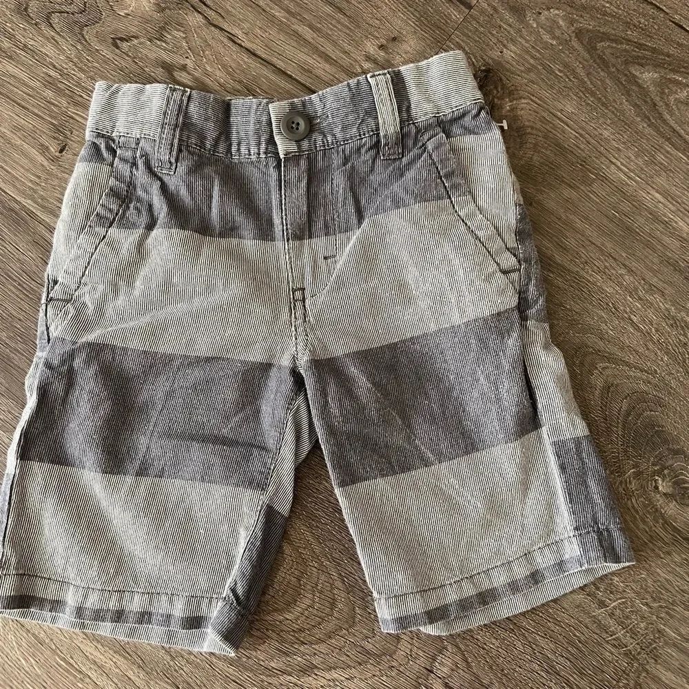Tacked Tate striped Boy 2T shorts